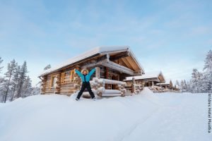 Winterreise Lappland in Muotka in der Panorama Blockhütte