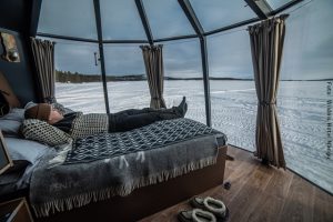 luxuriöse Nordlichterhütte auf zugefrorenem Inarisee in Nangu