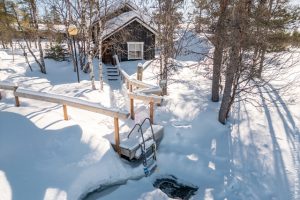 Traditionelle Sauna und Eisbaden