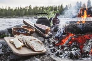 Lagerfeuer Sommer Lappland