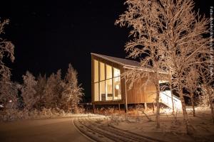 Landhütte bei Nacht