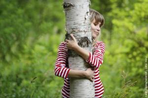 Finnland-Hug-the-trees