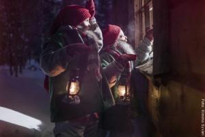 Weihnachten in Lappland - neugierige Kinder