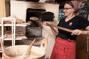 Finnland_Roggenbrot-backen