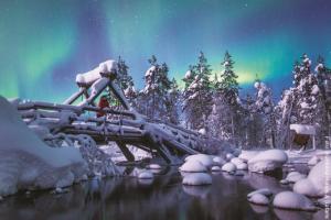 Nordlicht über Brücke