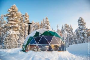 Hotel Jeris - luxuriöses Nordlicht-Zelt im Schnee