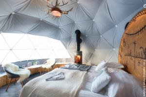 Hotel Jeris - luxuriöses Nordlicht-Zelt mit Doppelbett