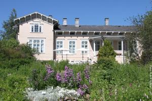 Finnland Kenkaevero Pfarrhaus Garten