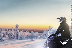 Schneehotel und Glasiglus Finnland - Schneemobil Safari