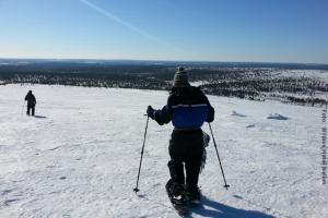 Schneeschuhwanderung durch Finnlands Taiga