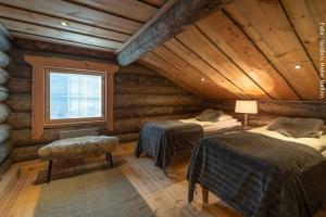 Doppelbetten in Blockhütte Kasari